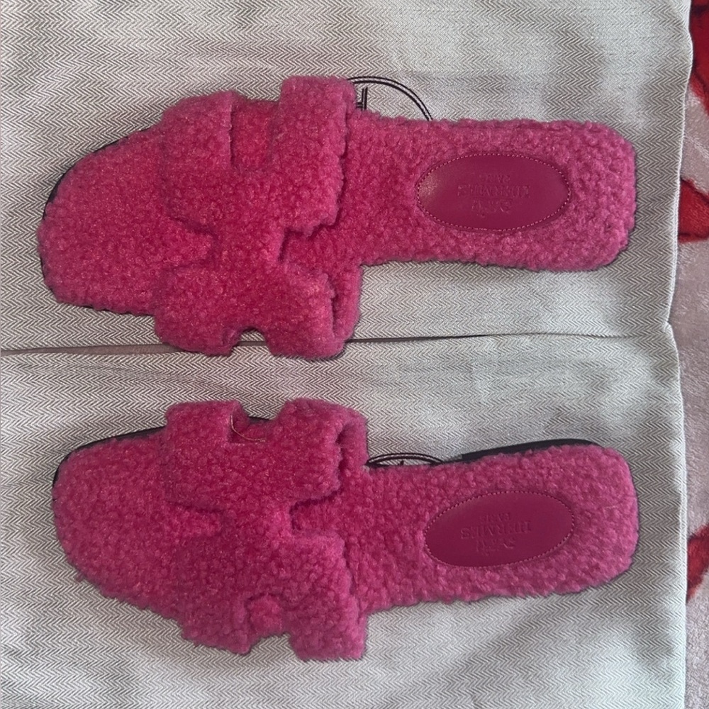 Fuchsia Hermés Sherling Sandals